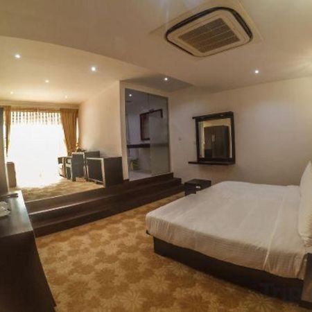 รอยัล กัณเฏียน Hotel แคนดี้ ภายนอก รูปภาพ