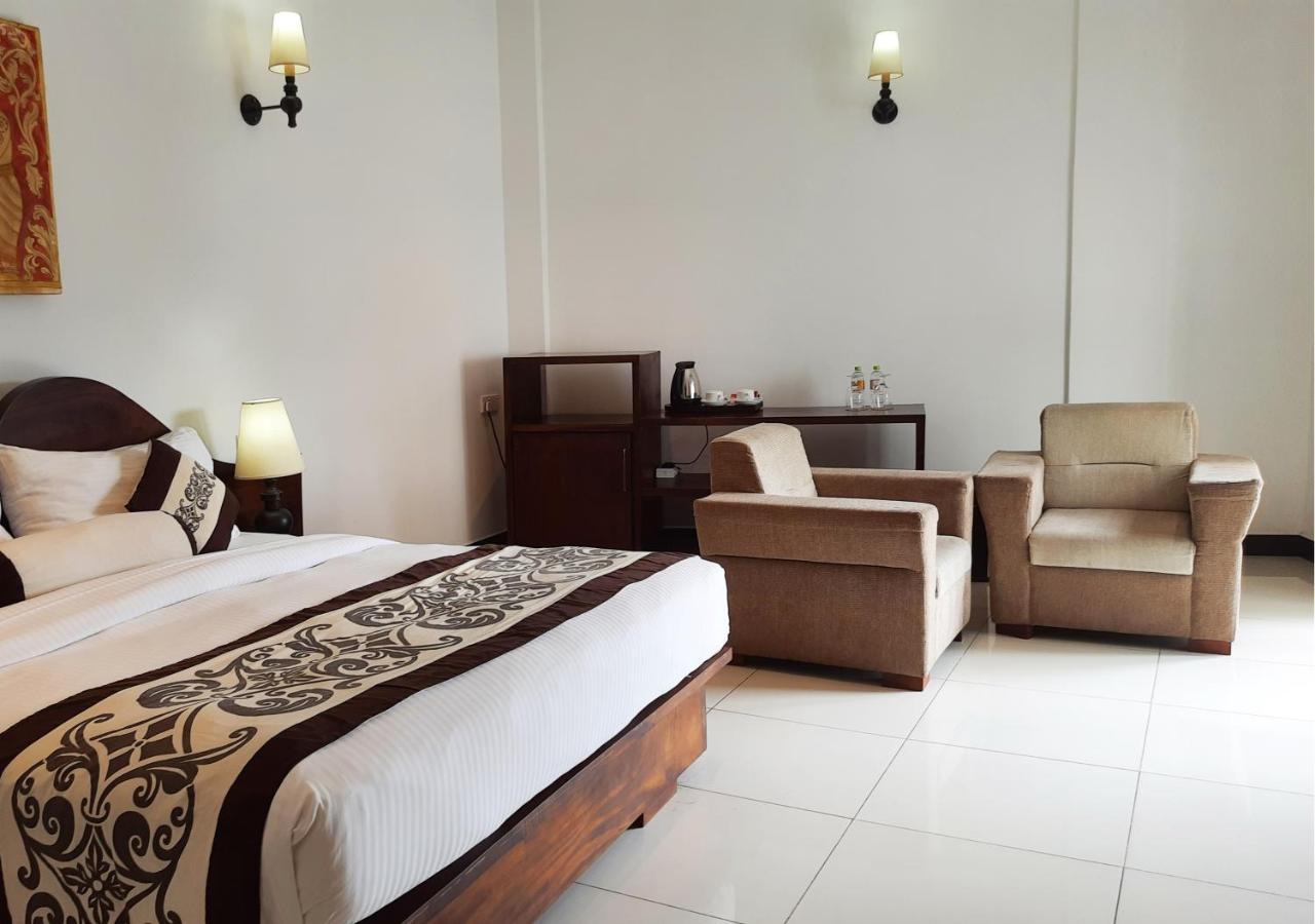 รอยัล กัณเฏียน Hotel แคนดี้ ภายนอก รูปภาพ