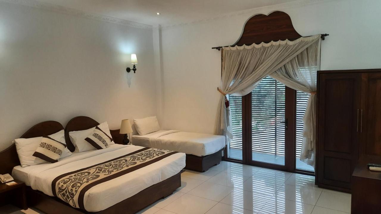 รอยัล กัณเฏียน Hotel แคนดี้ ภายนอก รูปภาพ