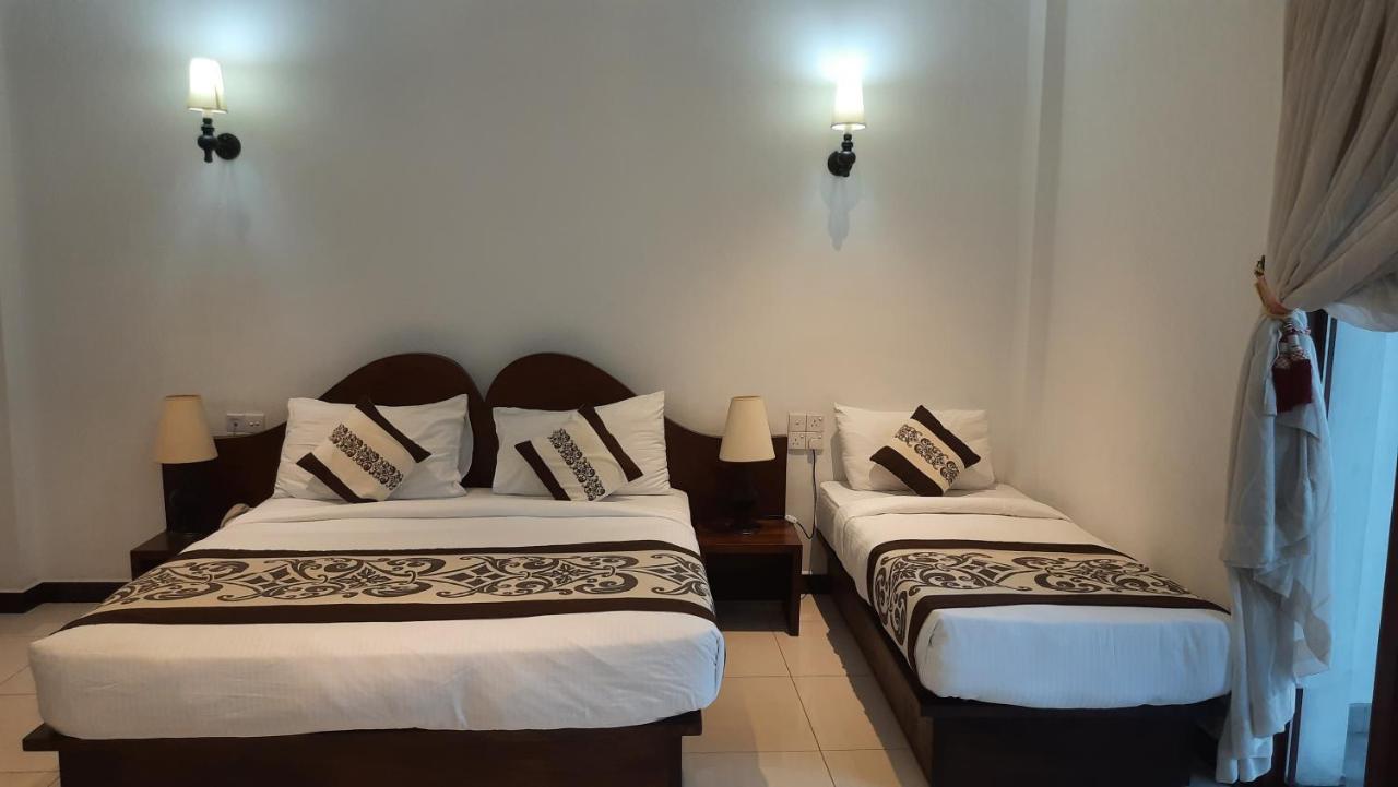 รอยัล กัณเฏียน Hotel แคนดี้ ภายนอก รูปภาพ