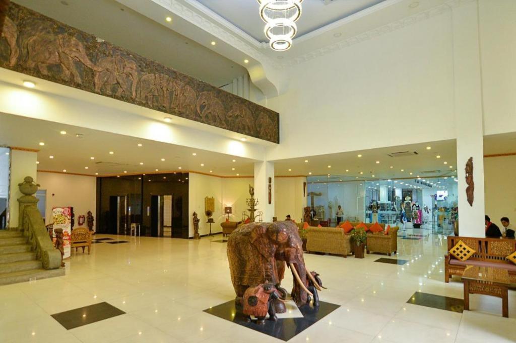 รอยัล กัณเฏียน Hotel แคนดี้ ภายนอก รูปภาพ