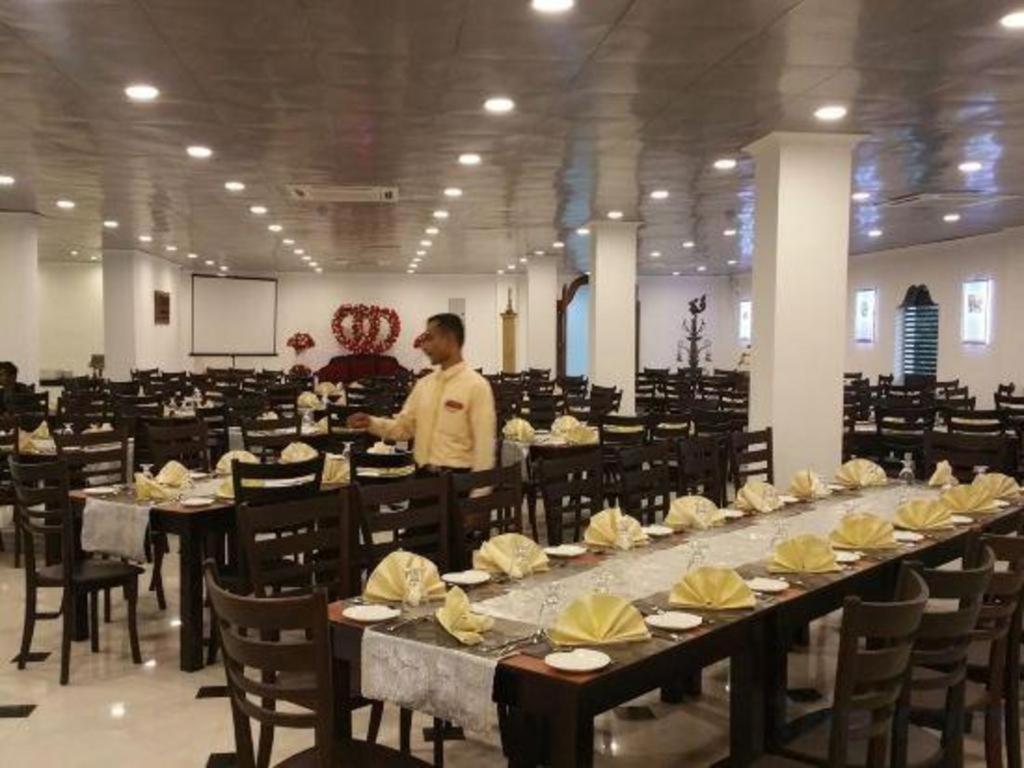รอยัล กัณเฏียน Hotel แคนดี้ ภายนอก รูปภาพ