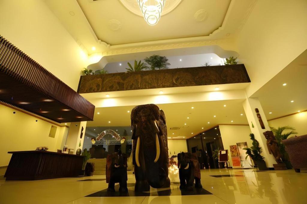รอยัล กัณเฏียน Hotel แคนดี้ ภายนอก รูปภาพ