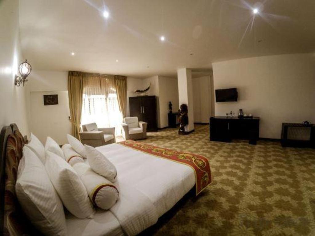 รอยัล กัณเฏียน Hotel แคนดี้ ภายนอก รูปภาพ