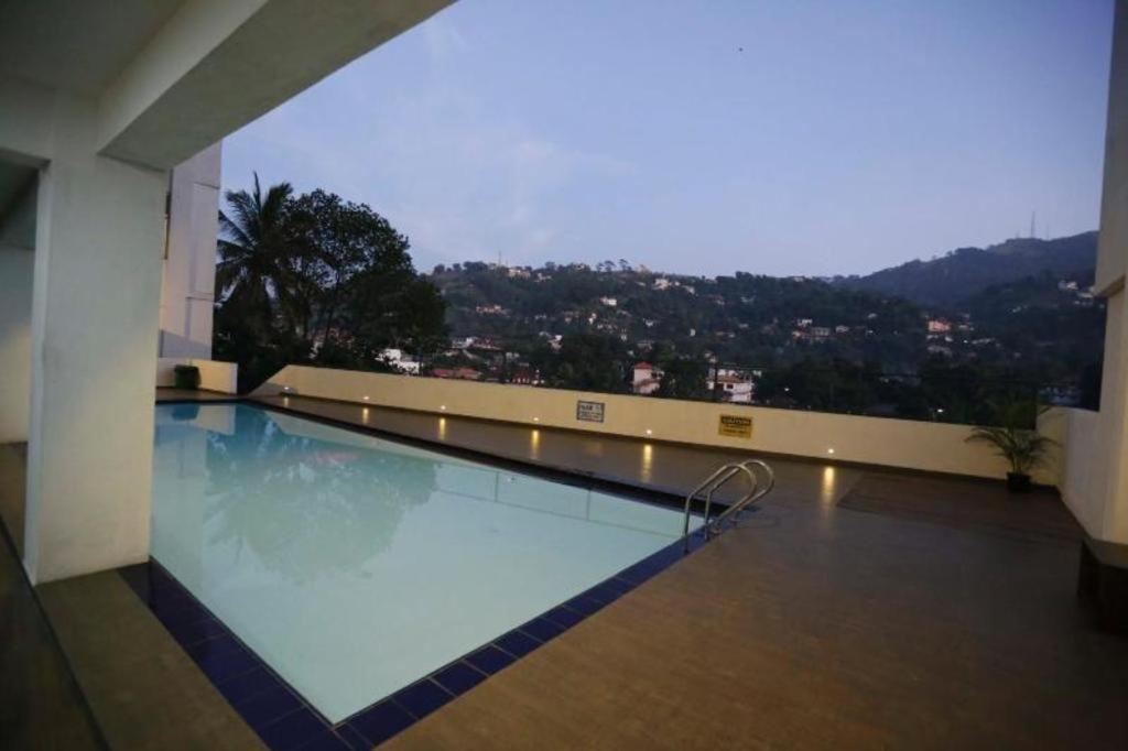 รอยัล กัณเฏียน Hotel แคนดี้ ภายนอก รูปภาพ