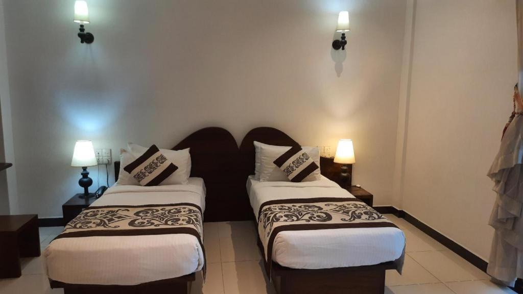 รอยัล กัณเฏียน Hotel แคนดี้ ภายนอก รูปภาพ