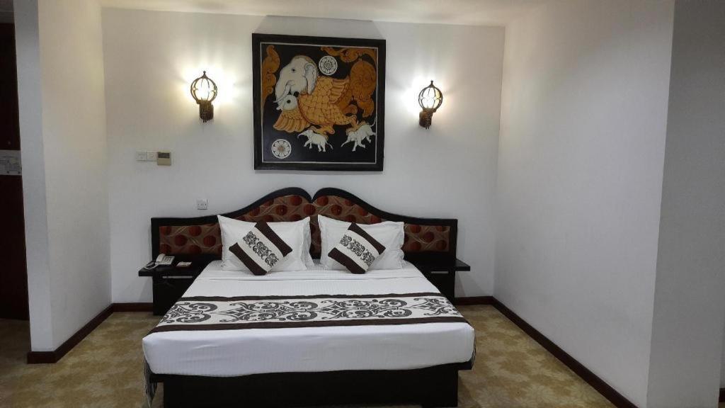 รอยัล กัณเฏียน Hotel แคนดี้ ภายนอก รูปภาพ