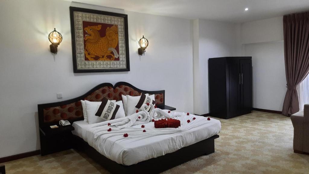 รอยัล กัณเฏียน Hotel แคนดี้ ภายนอก รูปภาพ