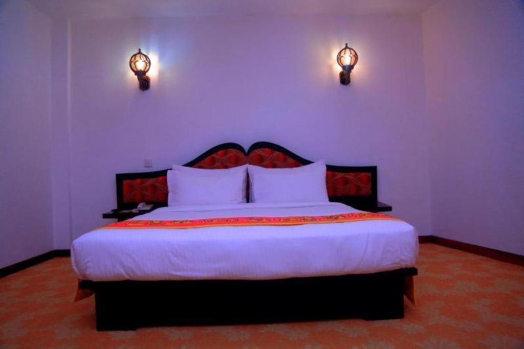 รอยัล กัณเฏียน Hotel แคนดี้ ภายนอก รูปภาพ