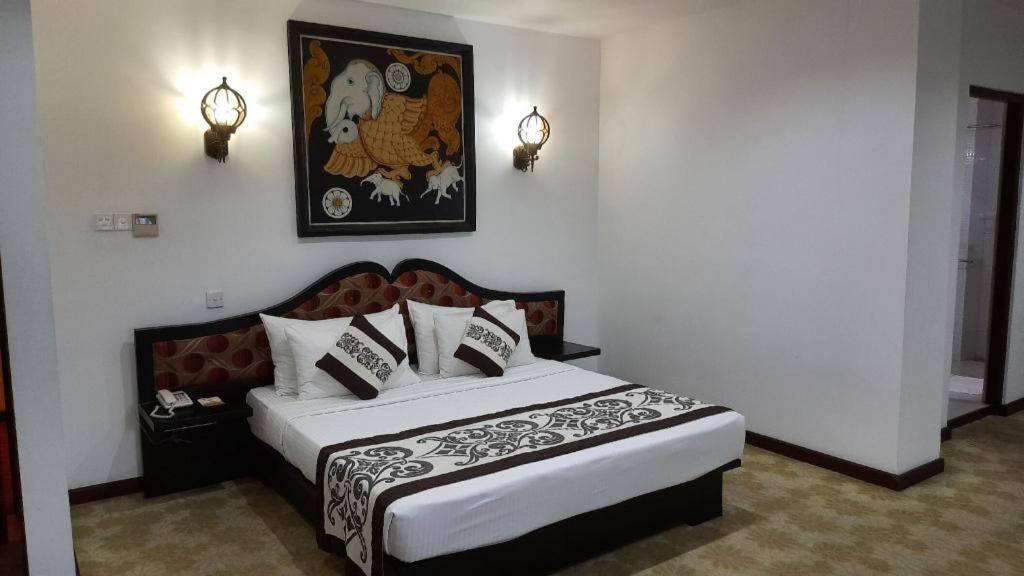 รอยัล กัณเฏียน Hotel แคนดี้ ภายนอก รูปภาพ