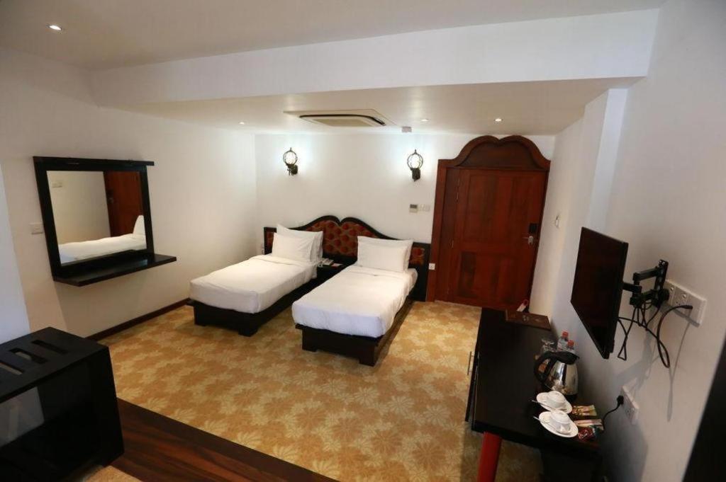 รอยัล กัณเฏียน Hotel แคนดี้ ภายนอก รูปภาพ