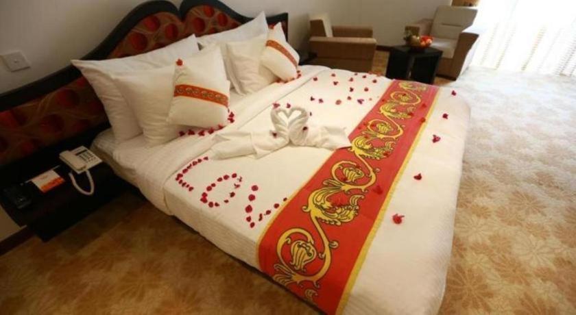 รอยัล กัณเฏียน Hotel แคนดี้ ภายนอก รูปภาพ