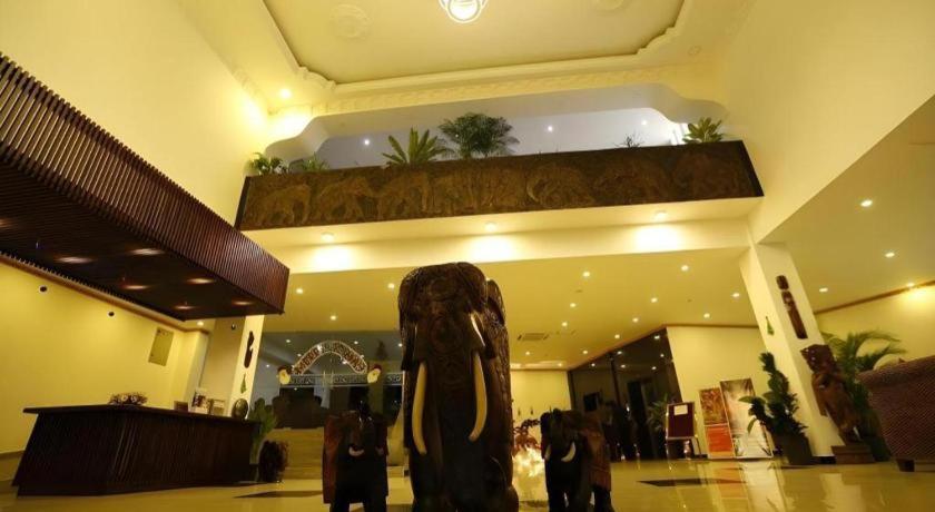 รอยัล กัณเฏียน Hotel แคนดี้ ภายนอก รูปภาพ