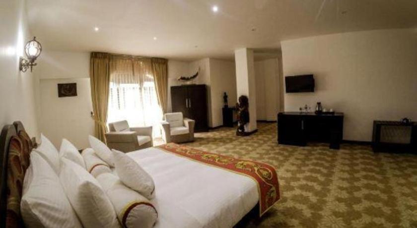 รอยัล กัณเฏียน Hotel แคนดี้ ภายนอก รูปภาพ