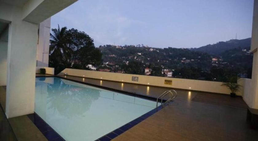 รอยัล กัณเฏียน Hotel แคนดี้ ภายนอก รูปภาพ