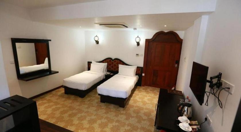 รอยัล กัณเฏียน Hotel แคนดี้ ภายนอก รูปภาพ