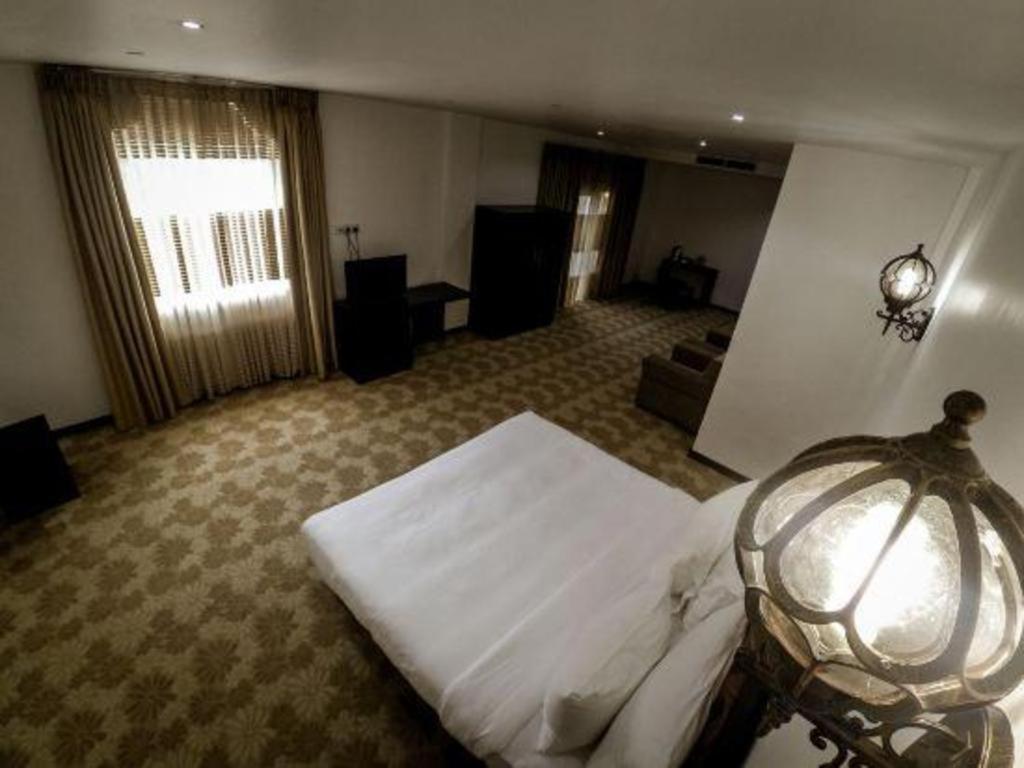 รอยัล กัณเฏียน Hotel แคนดี้ ภายนอก รูปภาพ