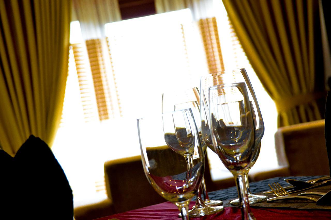 รอยัล กัณเฏียน Hotel แคนดี้ ภายนอก รูปภาพ