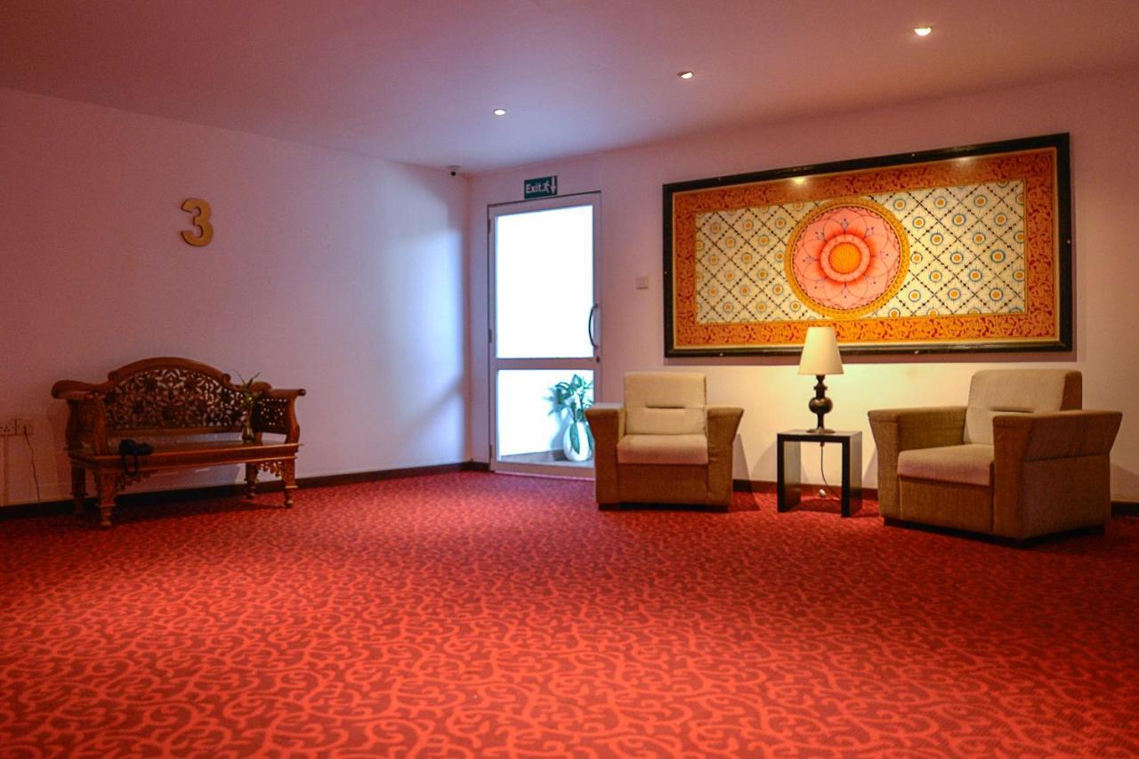 รอยัล กัณเฏียน Hotel แคนดี้ ภายนอก รูปภาพ