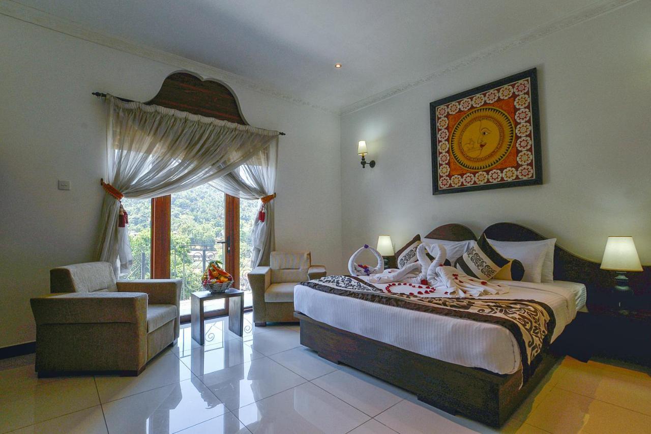 รอยัล กัณเฏียน Hotel แคนดี้ ภายนอก รูปภาพ