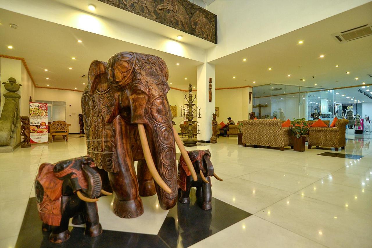 รอยัล กัณเฏียน Hotel แคนดี้ ภายนอก รูปภาพ